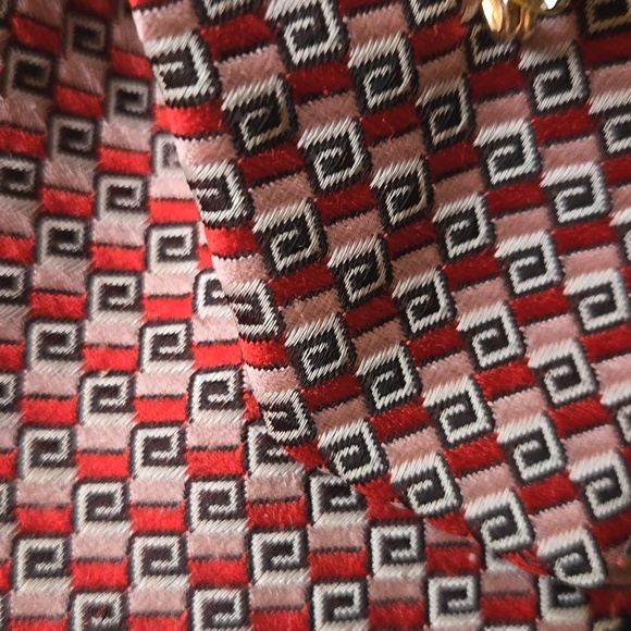 Red Pink Patterned Folded Cravat Brooch Accessory with Cameo and Pearls - Picture 6 of 6